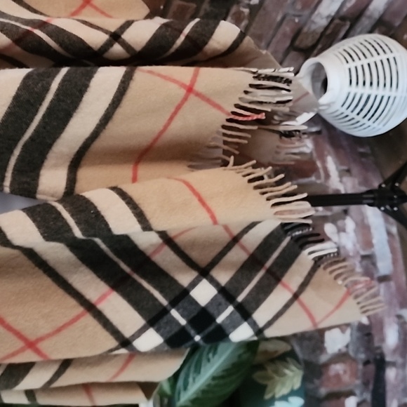 James Pringle Weavers Wool Plaid Shawl Wrap – Fringe Poncho - Picture 3 of 7